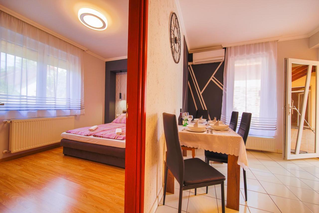 Kalvin Utcai Apartmanok Хайдусобосло Экстерьер фото